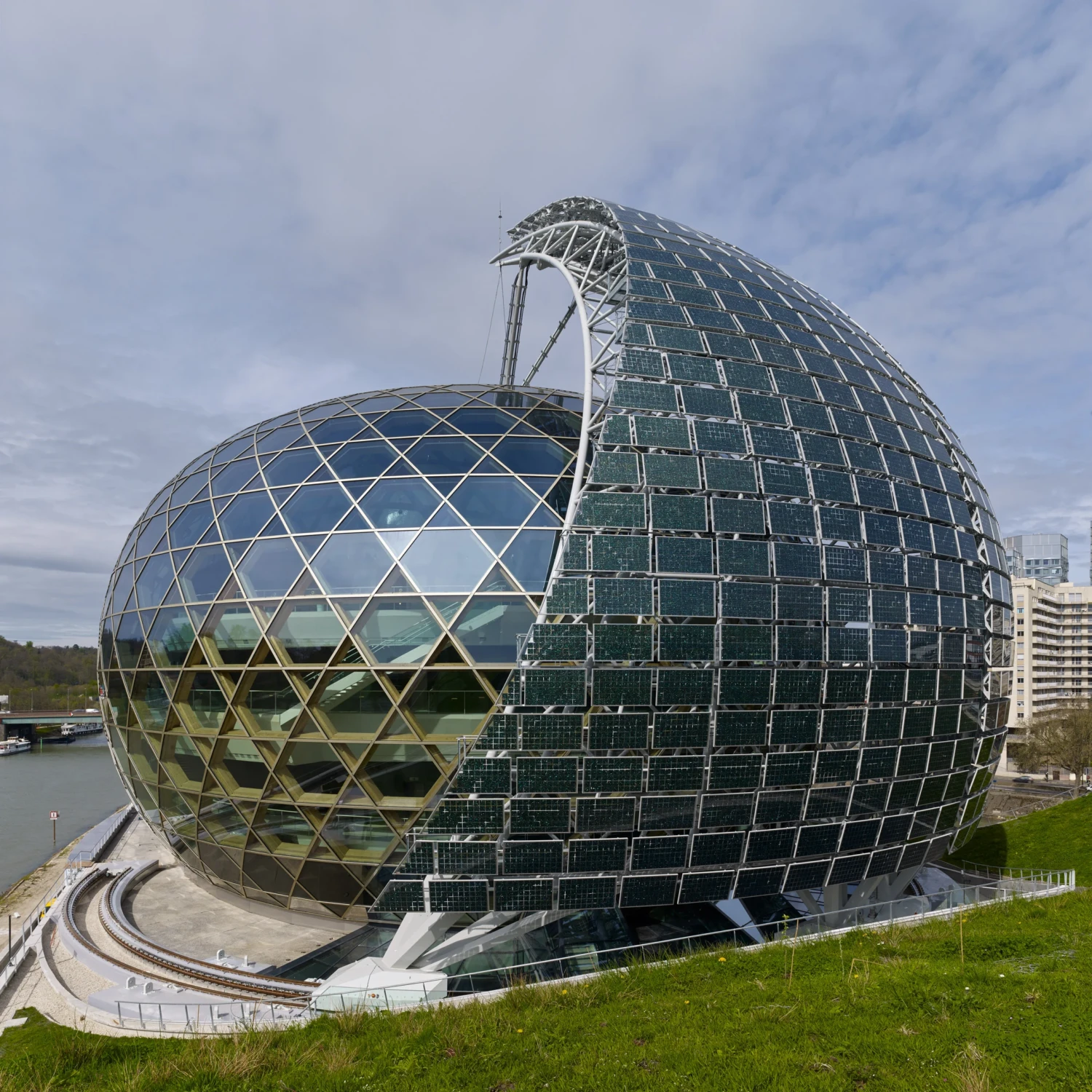 Solar Energy In Art And Design: Incorporating Solar Panels In Architecture