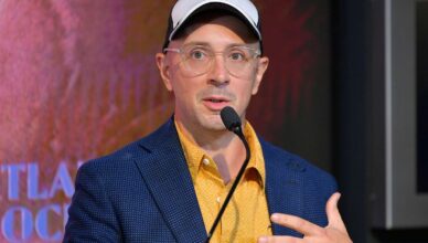 Steve Burns Net Worth: Real Name, Age, Bio, Family, Career and Awards 1